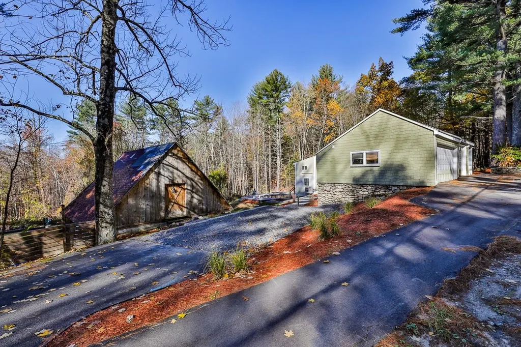 34 Old Milford Road Brookline NH 03033