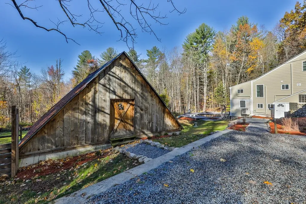 34 Old Milford Road Brookline NH 03033