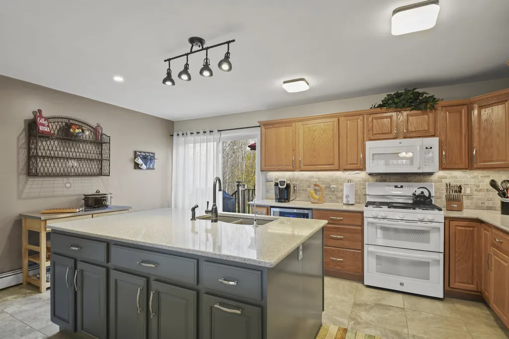 66 Strawbrook Lane Canaan NH 03741