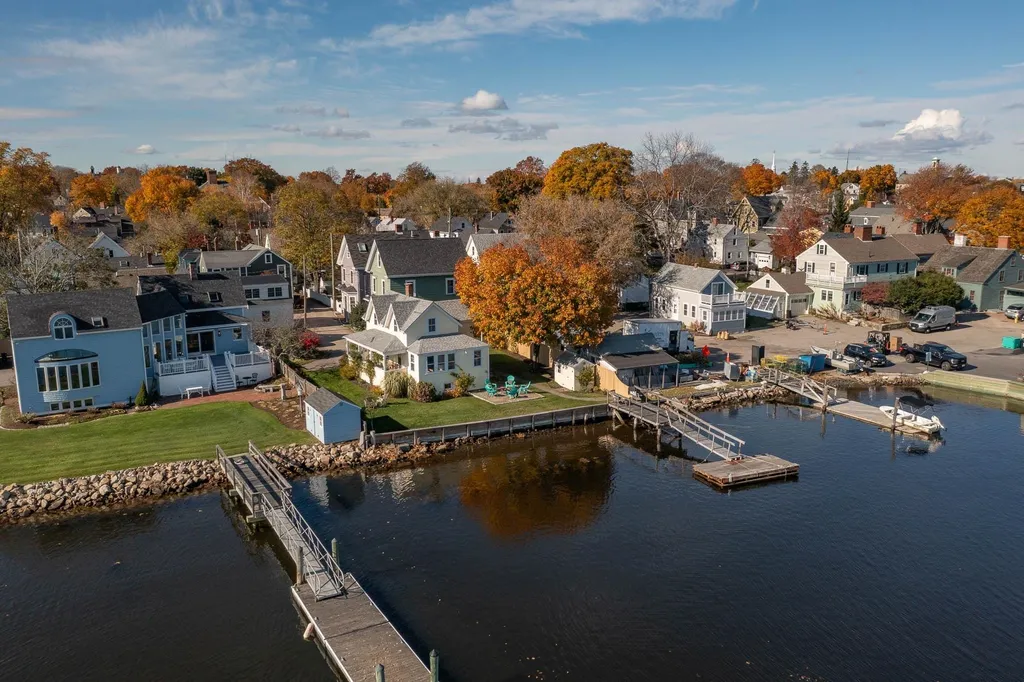 43 Holmes Court Portsmouth NH 03801