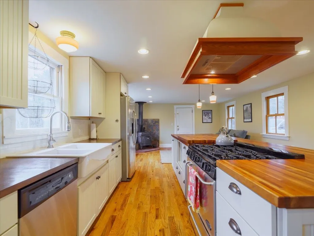 5 Brook Road Orford NH 03777