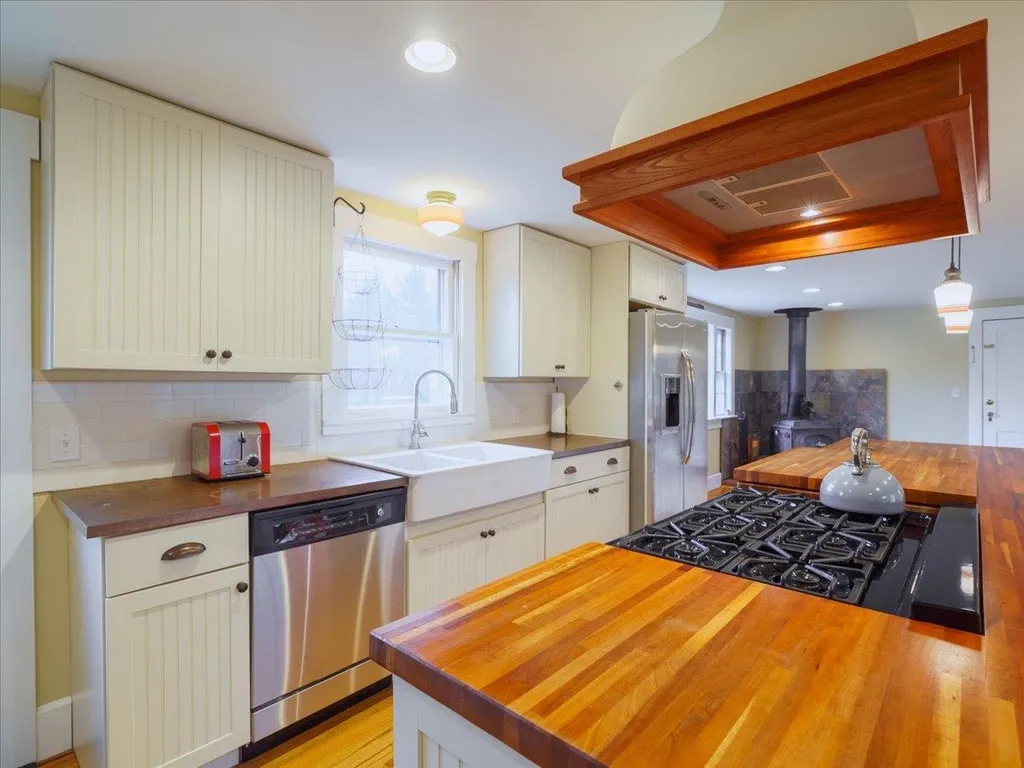5 Brook Road Orford NH 03777