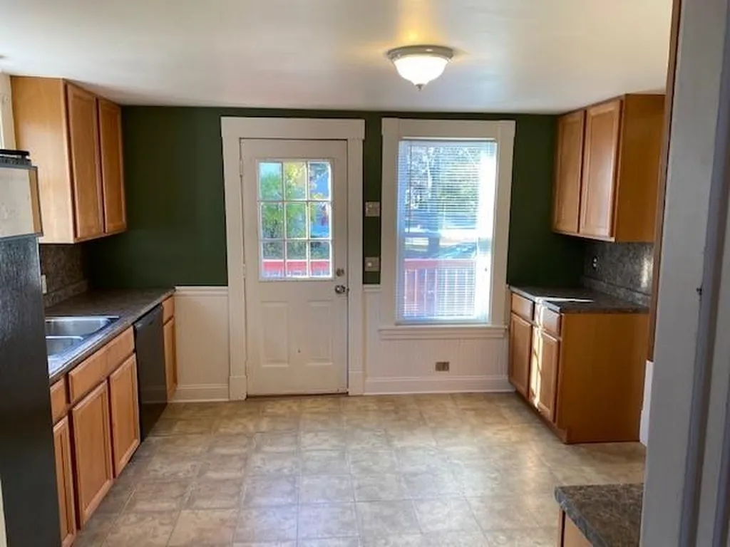 10 Harding Street Rochester NH 03867