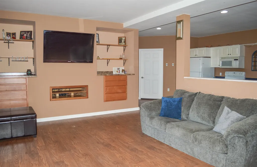 24 Pinnacle Springs Extension Chesterfield NH 03443
