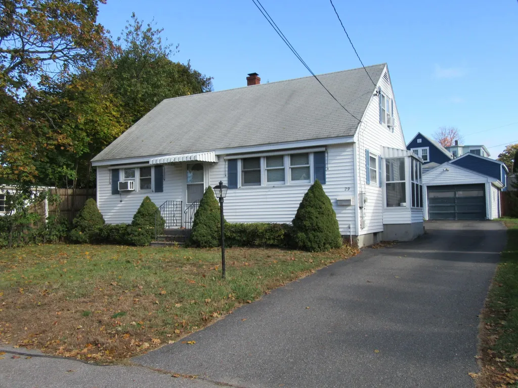29 Woodbine Avenue Manchester NH 03109