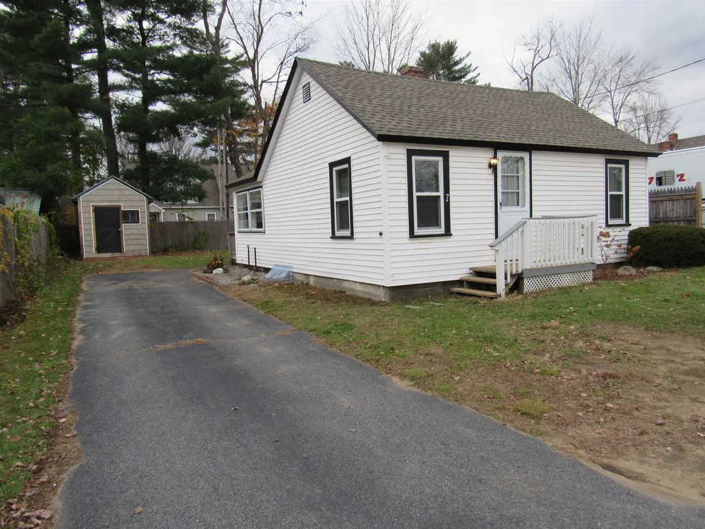 7 Aylward Avenue Swanzey NH 03446