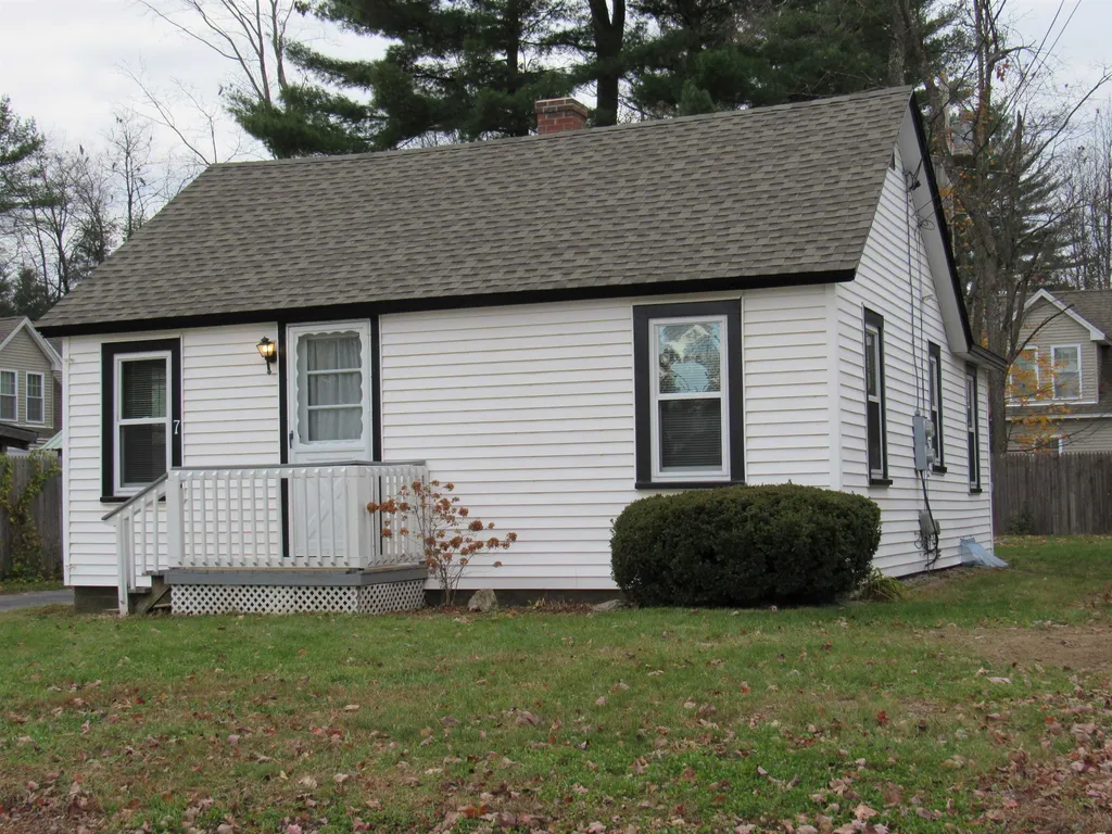 7 Aylward Avenue Swanzey NH 03446