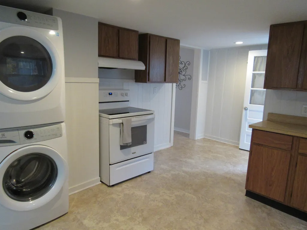 7 Aylward Avenue Swanzey NH 03446