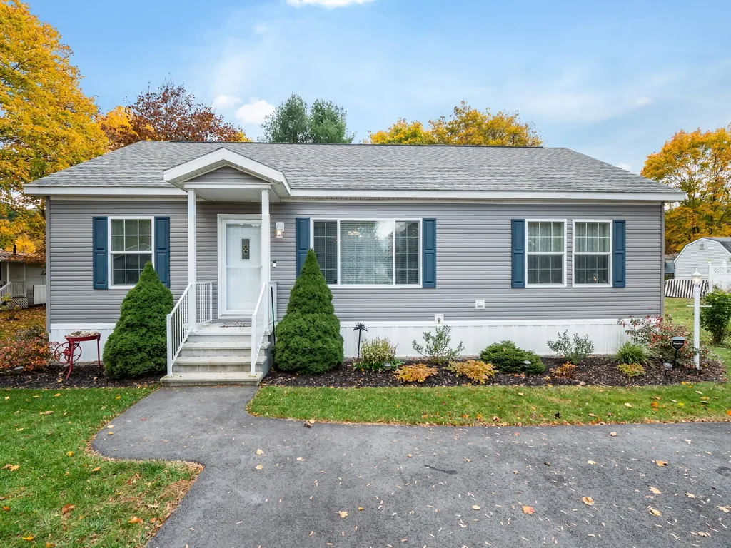 17 Circlefield Drive Nashua NH 03062