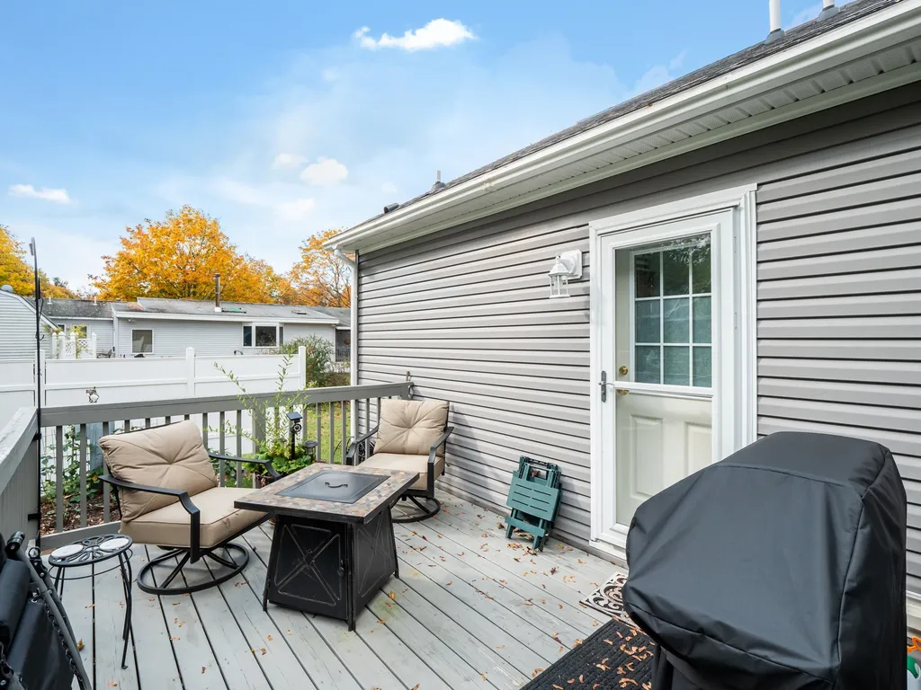 17 Circlefield Drive Nashua NH 03062
