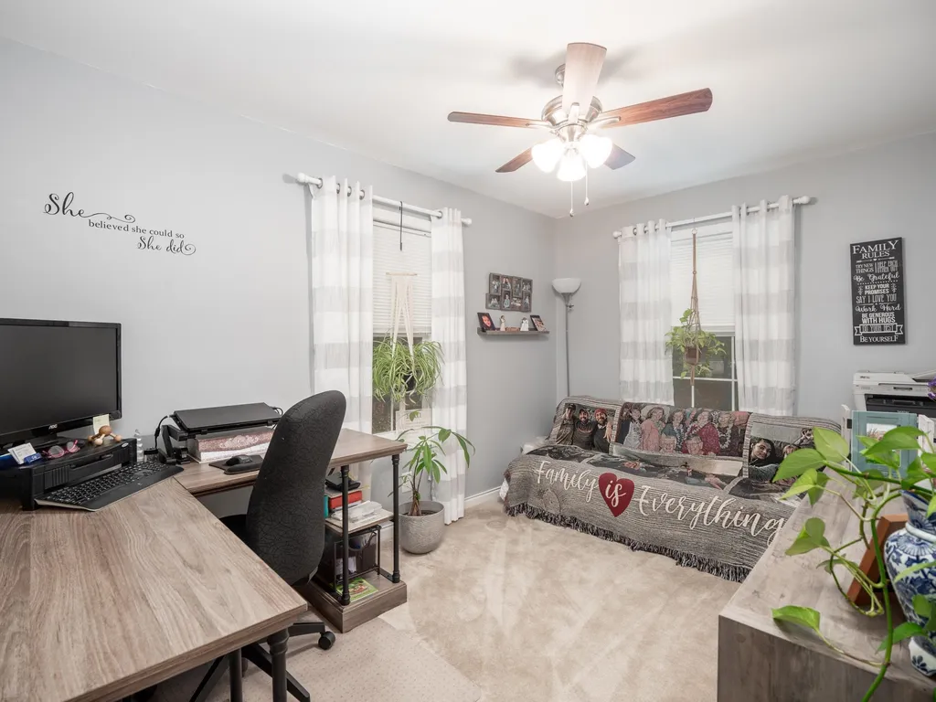 17 Circlefield Drive Nashua NH 03062