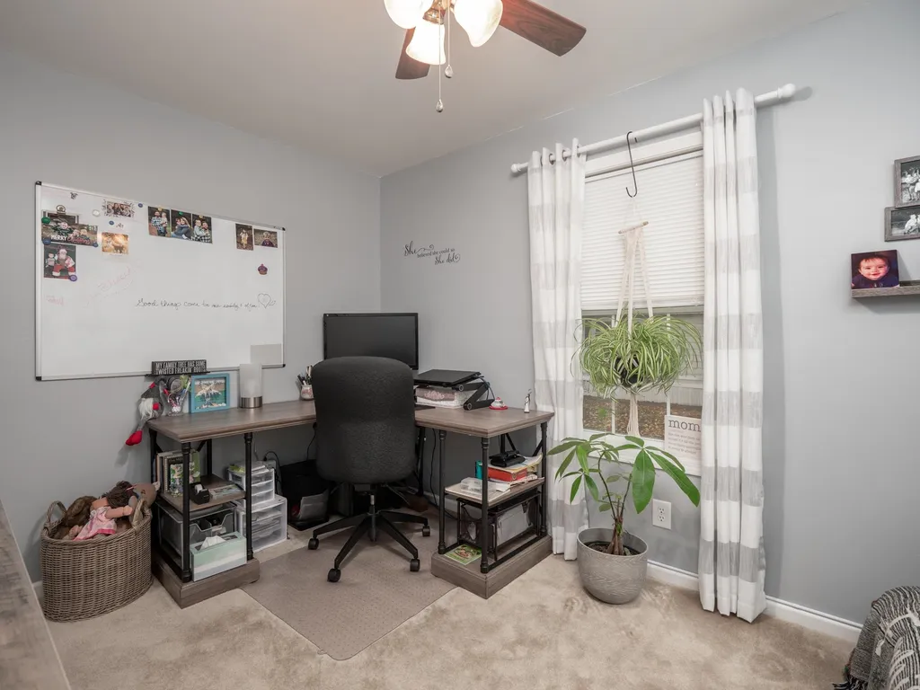 17 Circlefield Drive Nashua NH 03062
