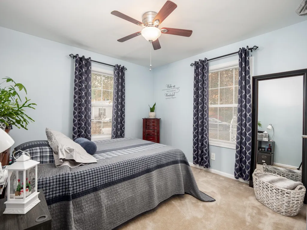 17 Circlefield Drive Nashua NH 03062