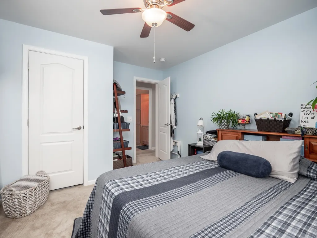 17 Circlefield Drive Nashua NH 03062