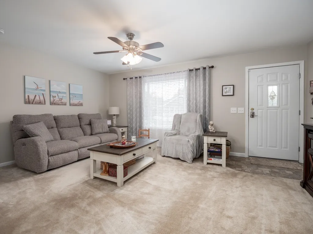 17 Circlefield Drive Nashua NH 03062