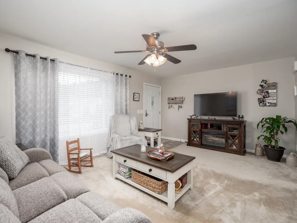 17 Circlefield Drive Nashua NH 03062
