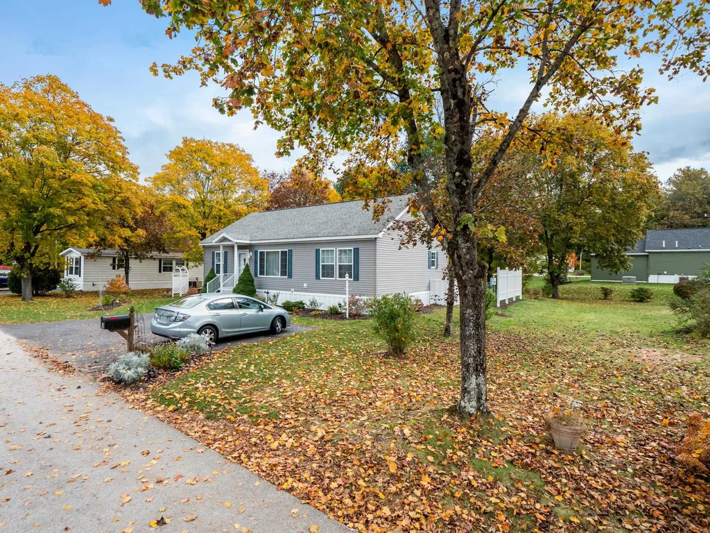 17 Circlefield Drive Nashua NH 03062