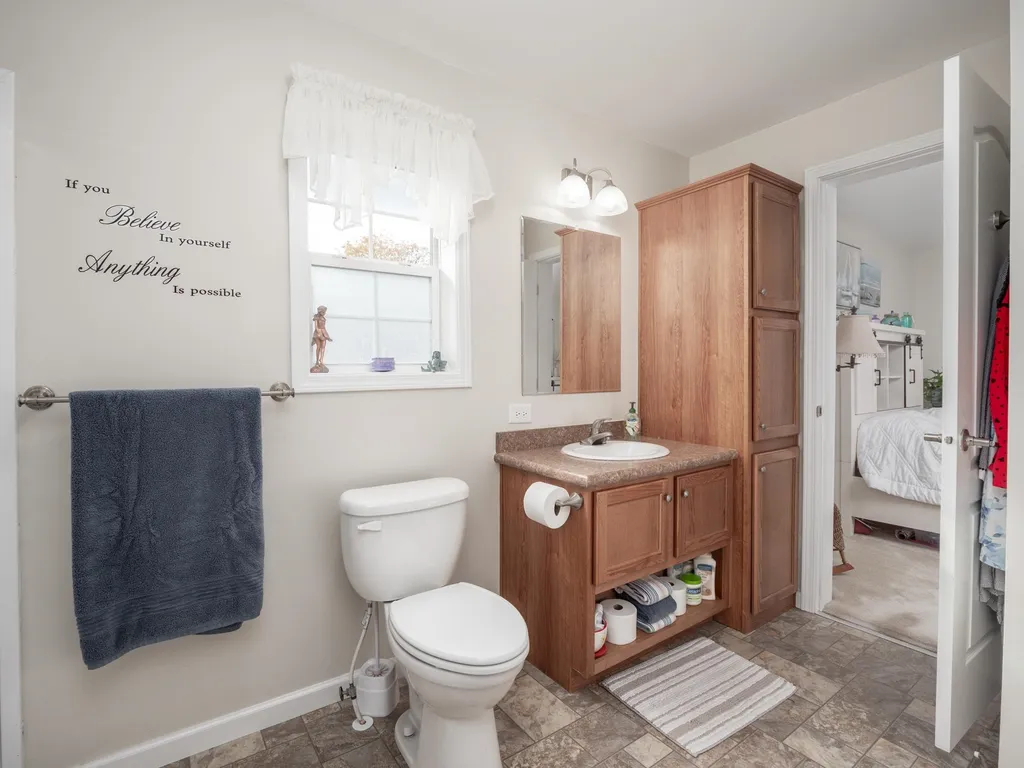 17 Circlefield Drive Nashua NH 03062