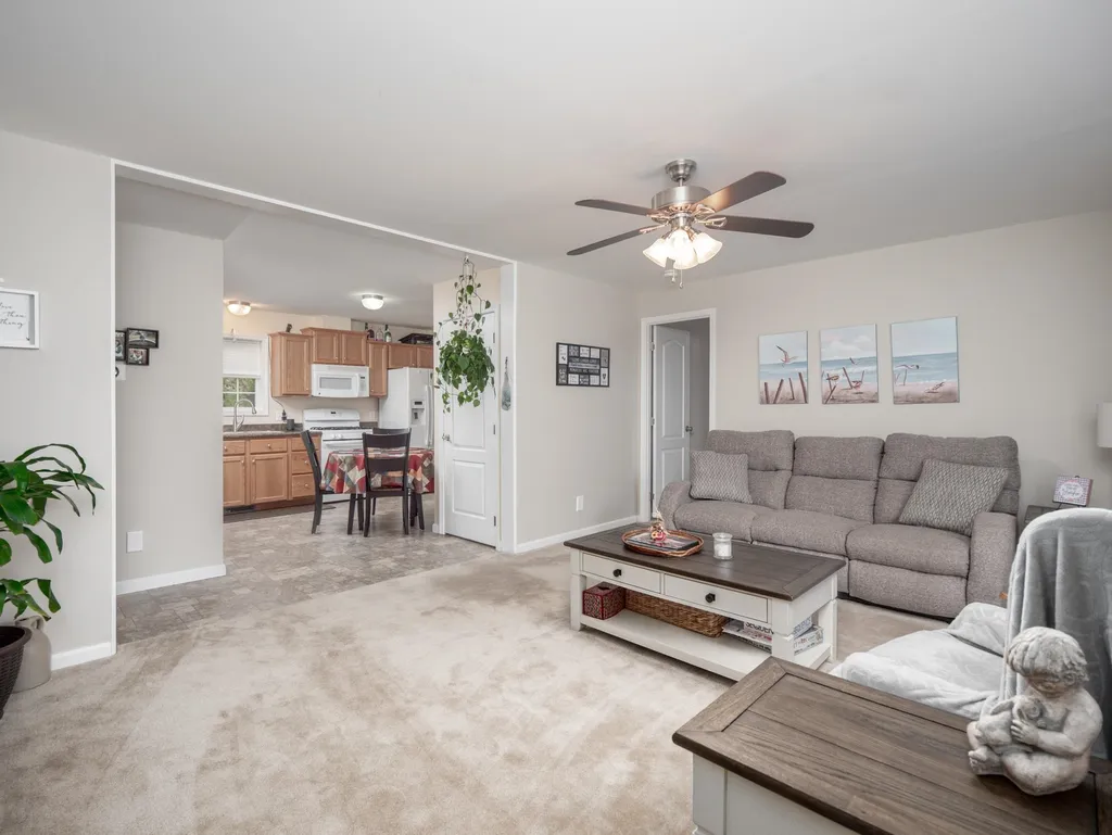 17 Circlefield Drive Nashua NH 03062