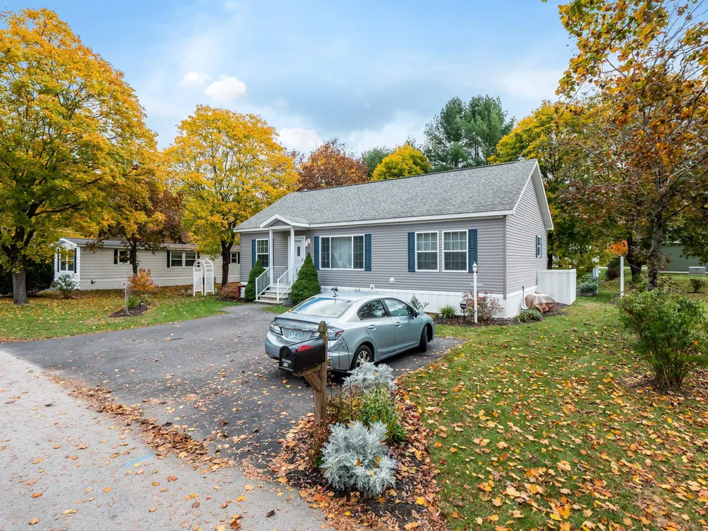 17 Circlefield Drive Nashua NH 03062