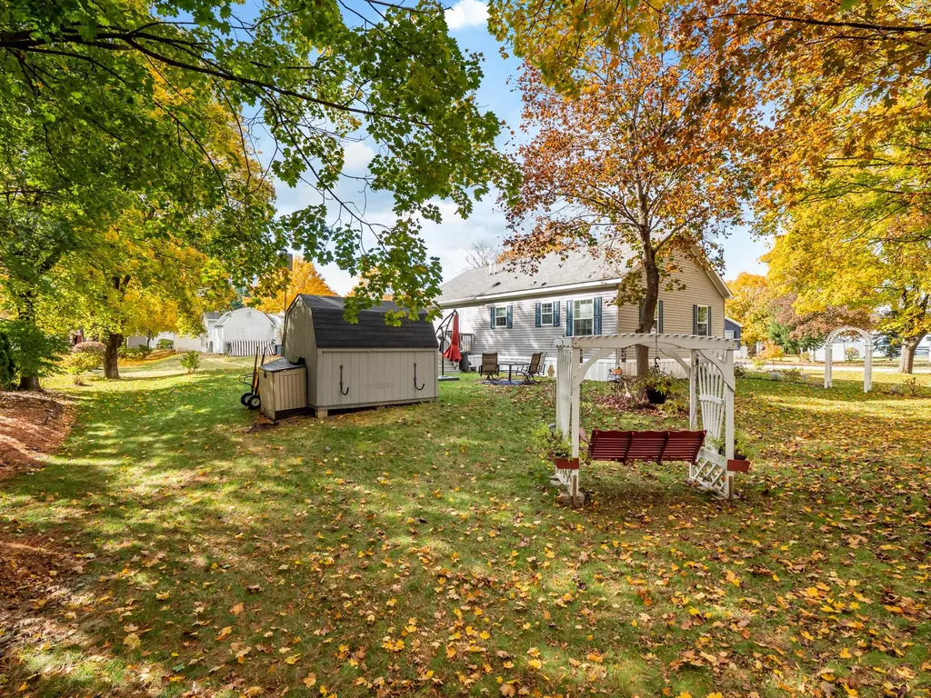 17 Circlefield Drive Nashua NH 03062
