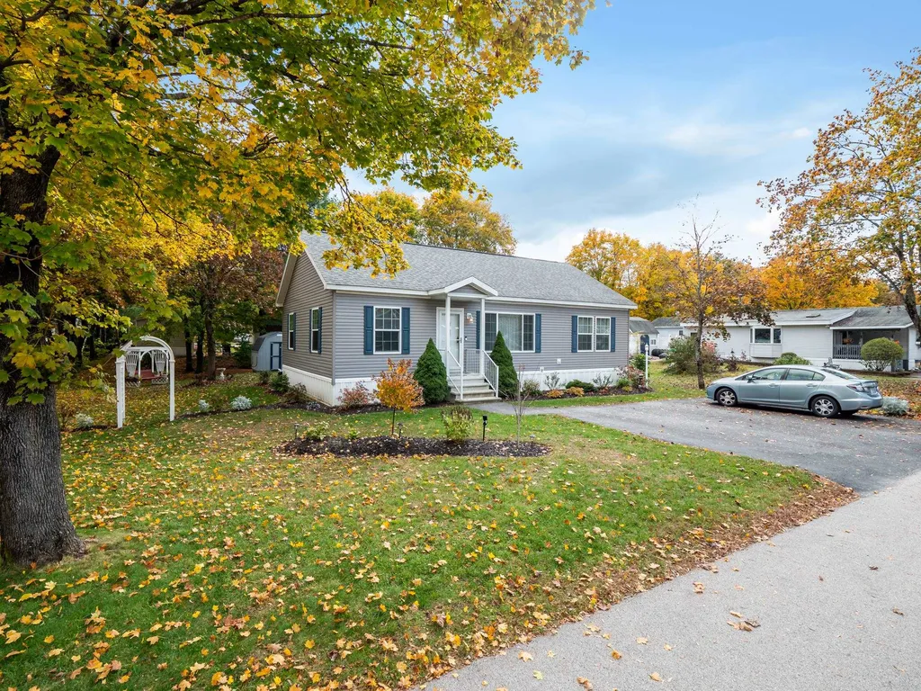17 Circlefield Drive Nashua NH 03062