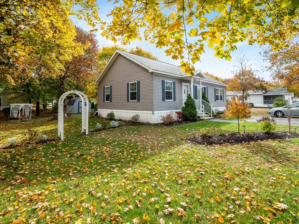 17 Circlefield Drive Nashua NH 03062