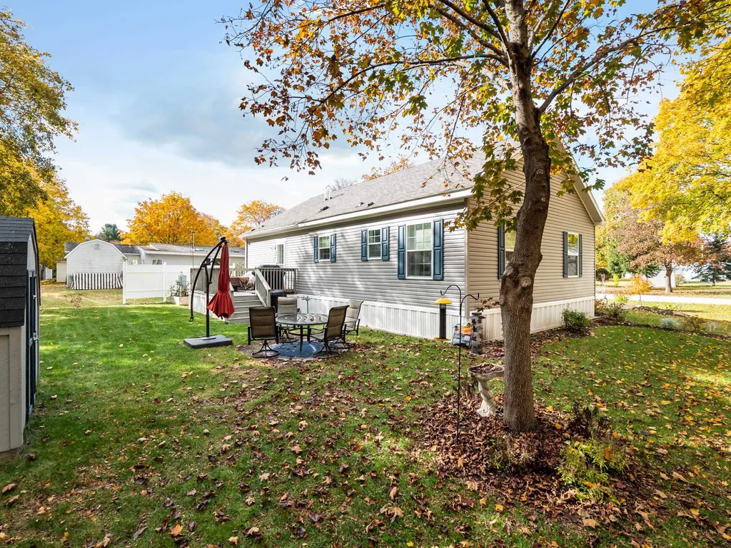 17 Circlefield Drive Nashua NH 03062