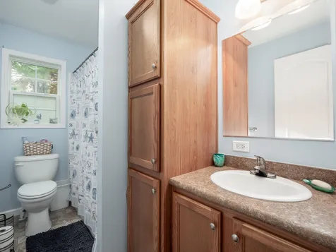 17 Circlefield Drive Nashua NH 03062