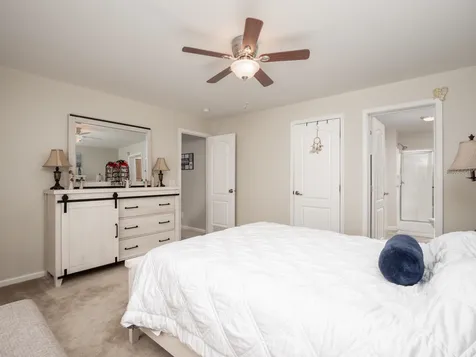 17 Circlefield Drive Nashua NH 03062