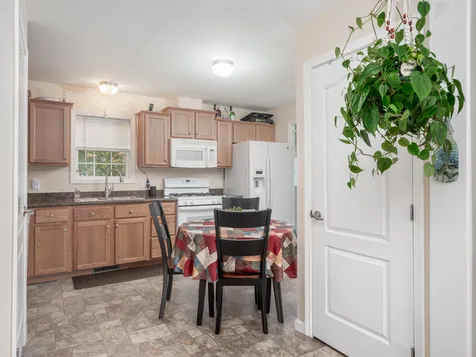 17 Circlefield Drive Nashua NH 03062