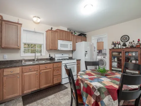 17 Circlefield Drive Nashua NH 03062