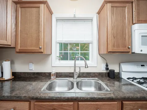 17 Circlefield Drive Nashua NH 03062