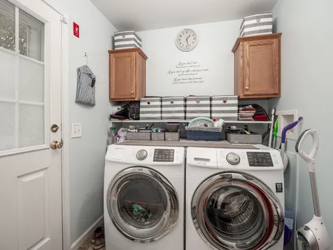 17 Circlefield Drive Nashua NH 03062