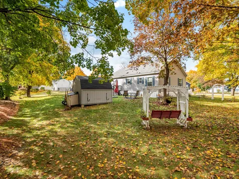 17 Circlefield Drive Nashua NH 03062