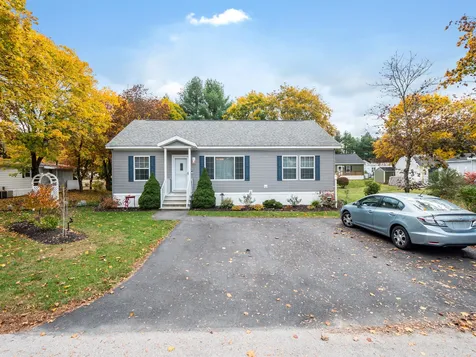 17 Circlefield Drive Nashua NH 03062
