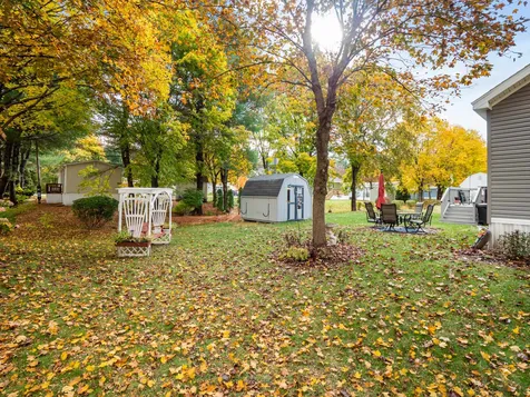 17 Circlefield Drive Nashua NH 03062