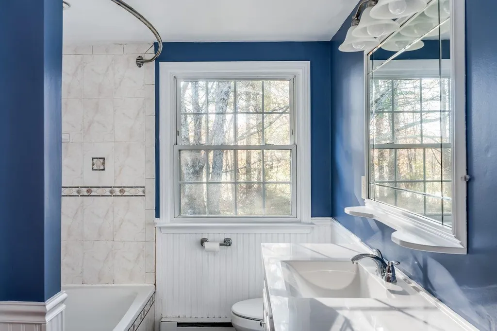 191 Mast Road Lee NH 03861