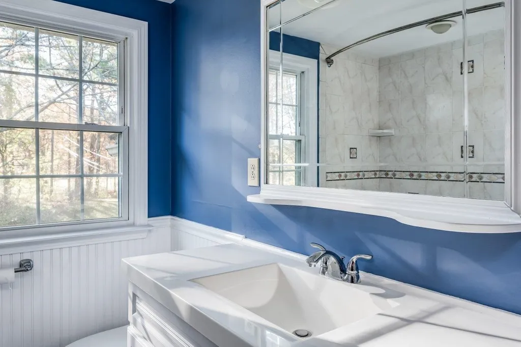 191 Mast Road Lee NH 03861