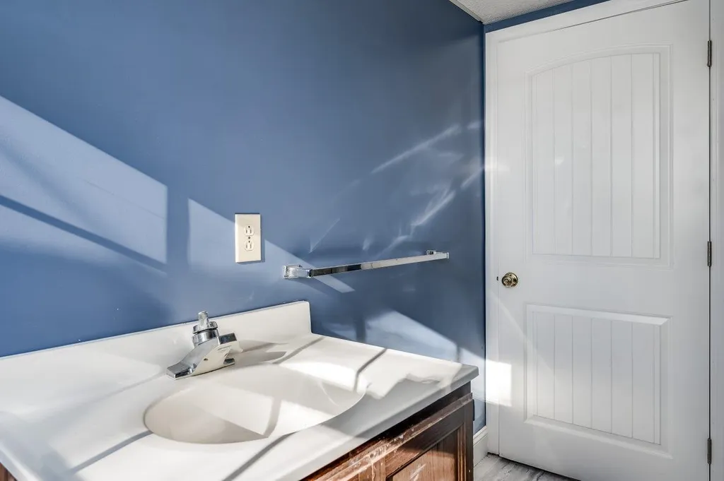 191 Mast Road Lee NH 03861