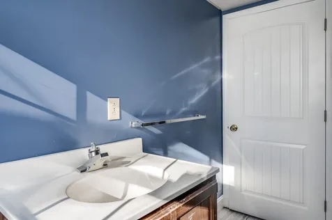191 Mast Road Lee NH 03861