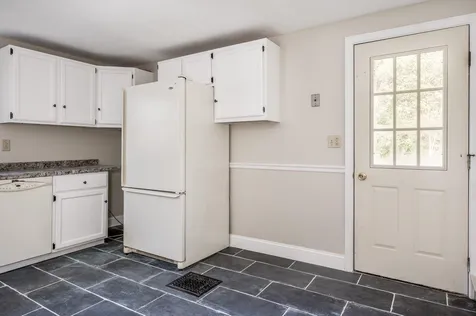 191 Mast Road Lee NH 03861