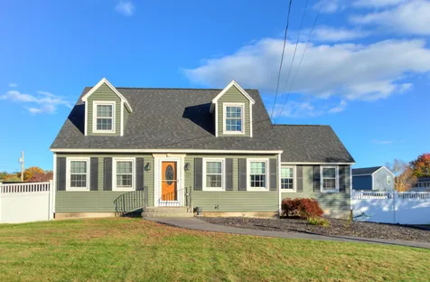 27 Elmwood Avenue Salem NH 03079