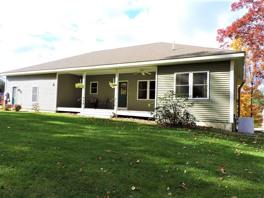 21 Solace Pointe Road Meredith NH 03253