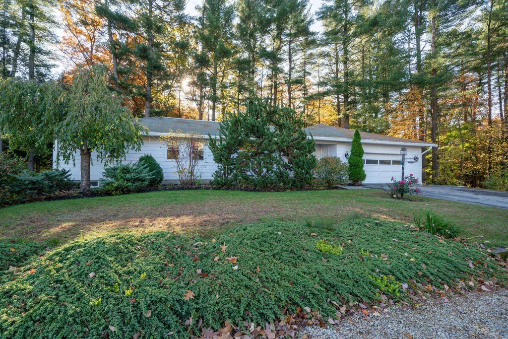 8 Winnhaven Drive Hudson NH 03051