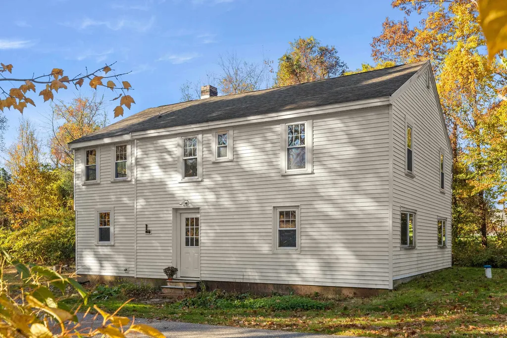 20 Andrews Lane East Kingston NH 03827