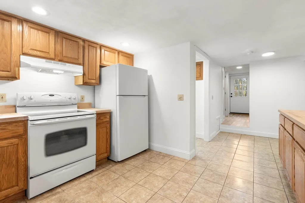 20 Andrews Lane East Kingston NH 03827