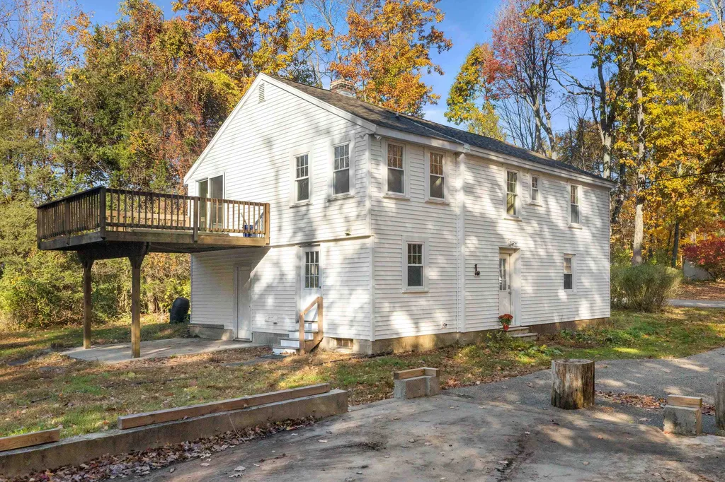 20 Andrews Lane East Kingston NH 03827