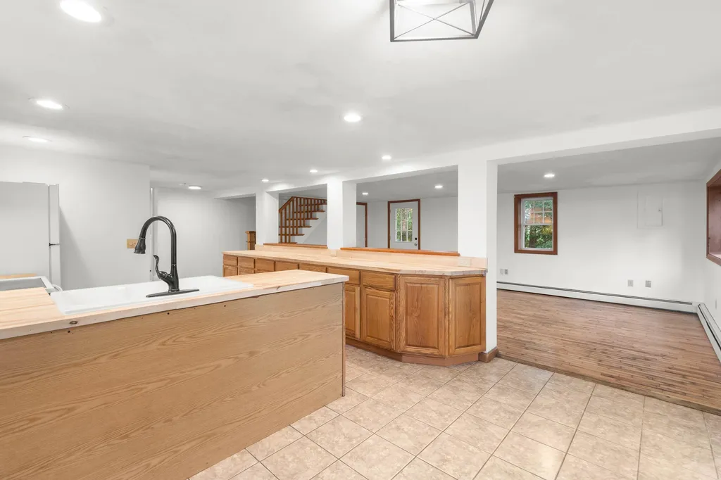 20 Andrews Lane East Kingston NH 03827