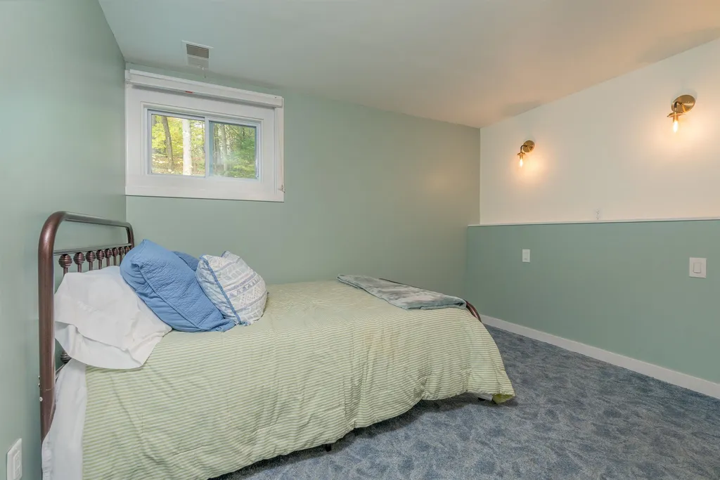 17 Lyon Drive Hartford VT 05059